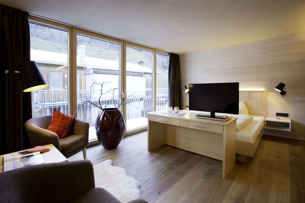 N Apartments Hotel Schoppernau Room photo